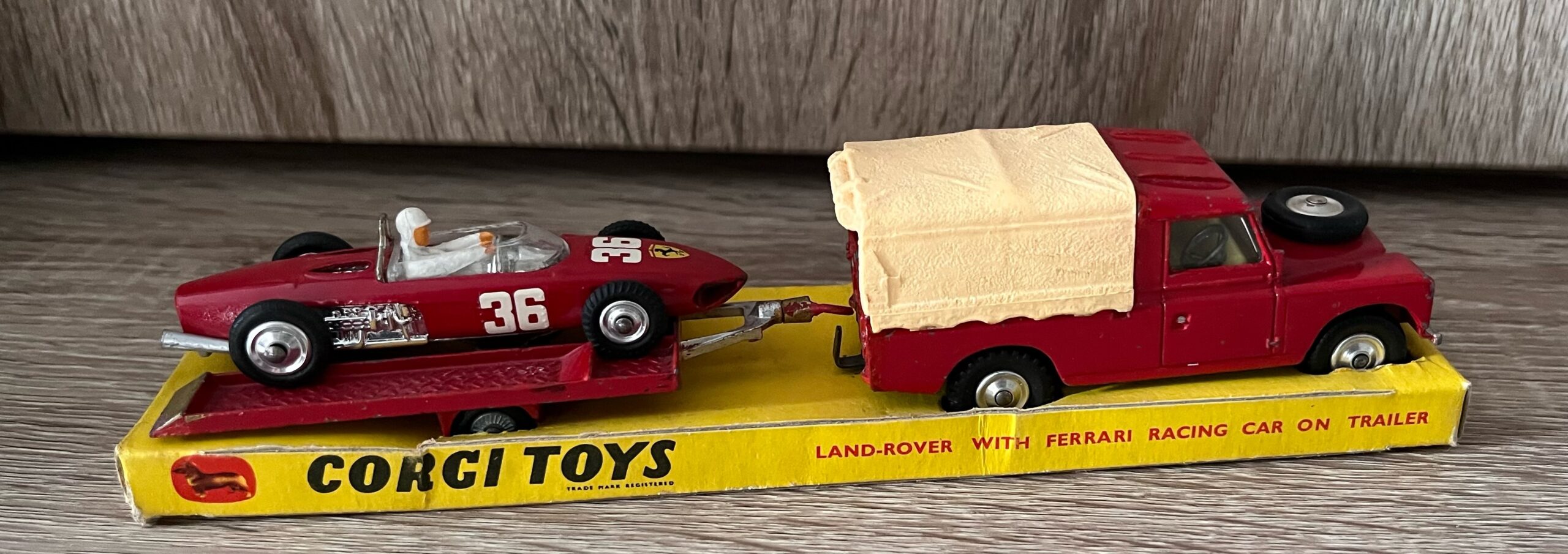 Corgi Gift Set 17 Land-Rover with Ferrari Racing Car on Trailer ...